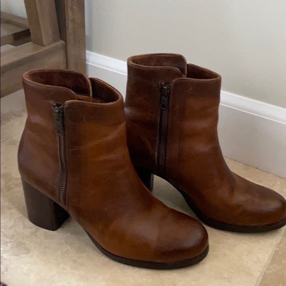 COPY - SZ 8 FRYE ADDIE DOUBLE ZIP WHISKEY ANKLE B…